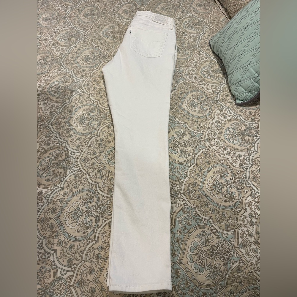 White levi’s